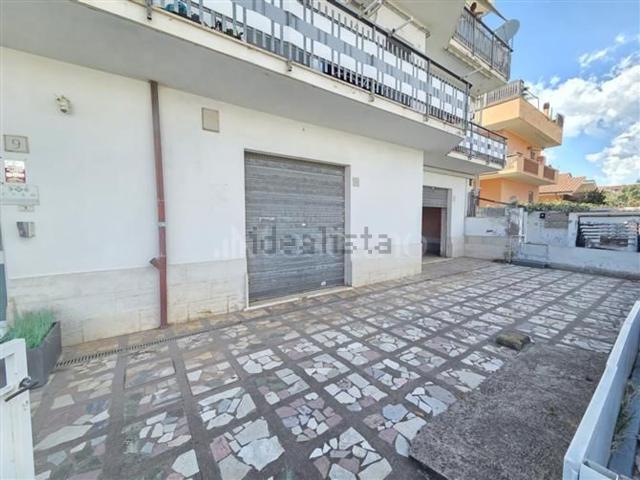 Locale in vendita di 115 m² in Via Ugo Rellini
