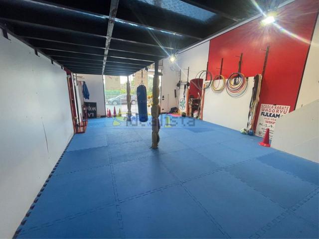Locale in vendita di 115 m² in Strada Statale 1