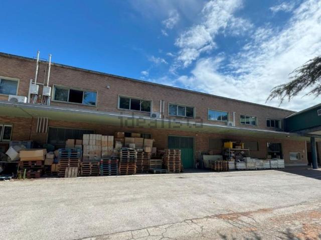 Locale in vendita di 1163 m² in Via San Donato