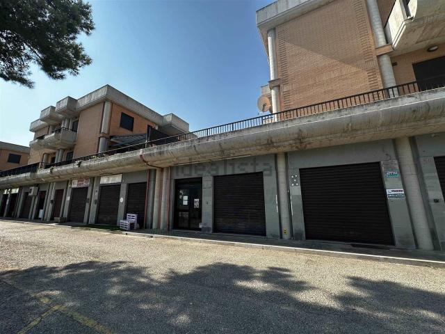 Locale in vendita di 116 m² in Via Anna Magnani
