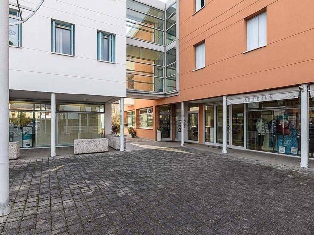 Locale in vendita di 116 m² in Via Giarette, 95