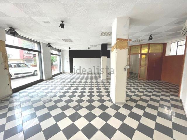 Locale in vendita di 116 m² in Via Don Minzoni