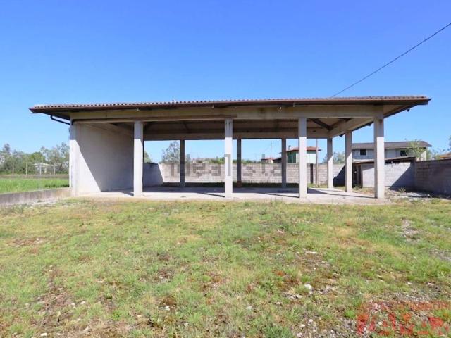 Locale in vendita di 116 m² in Via Ludovico Ariosto, 5