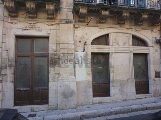 Locale in vendita di 116 m² in Via San Vito, 22