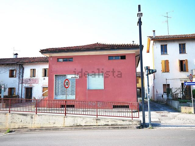 Locale in vendita di 116 m² in Via Stazione, 94
