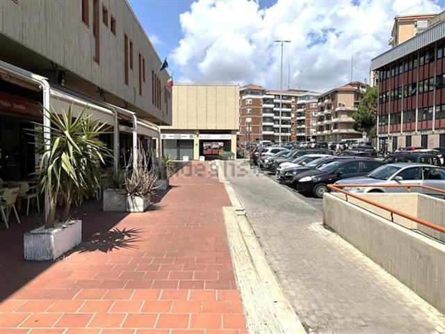 Locale in vendita di 116 m² in Via Roberto Giuffrida Castorina