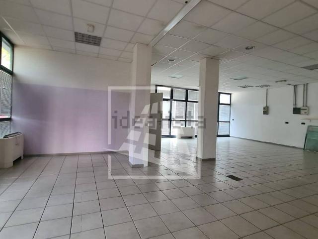 Locale in vendita di 117 m² in Via Gattalupa, 20