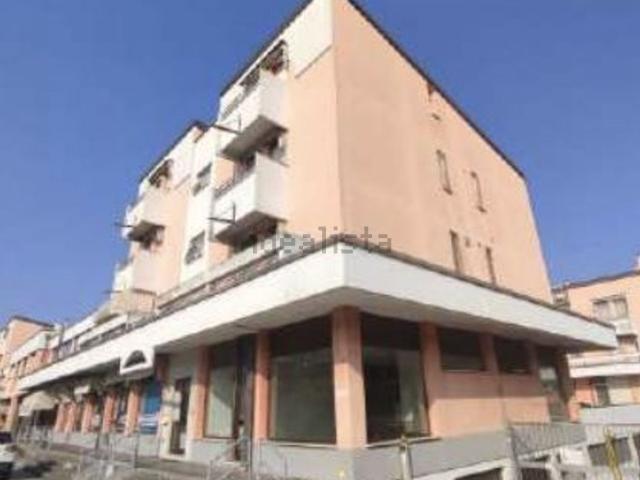 Locale in vendita di 117 m² in Via Gaetano Salvemini, 65