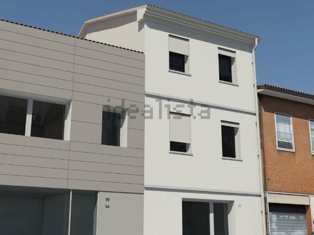 Locale in vendita di 117 m² in Via Maggiore, 92