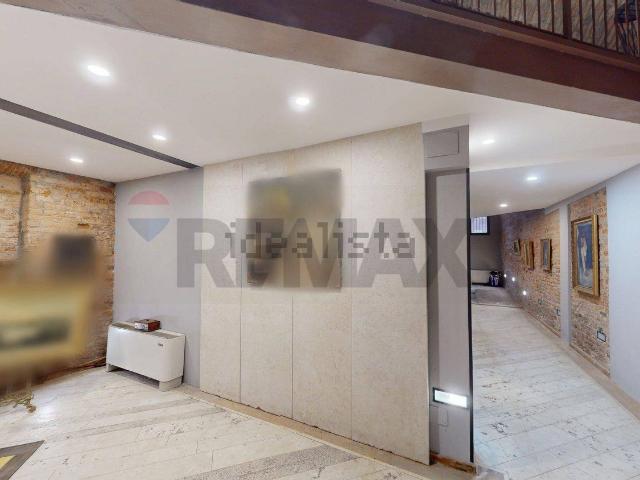 Locale in vendita di 117 m² in Via Ragno, 12