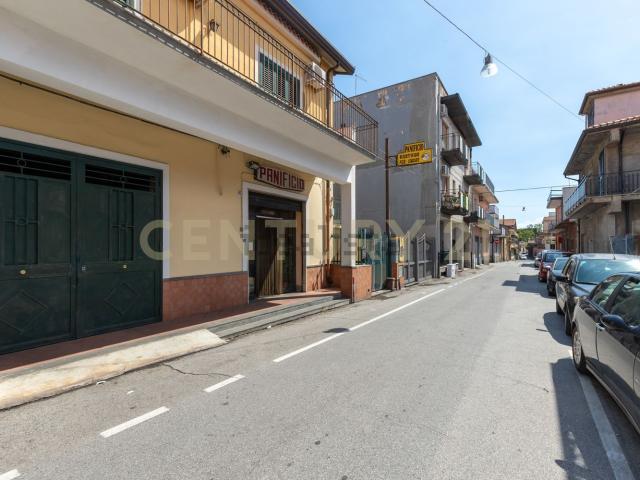 Locale in vendita di 117 m² in Via Ulivi, 87