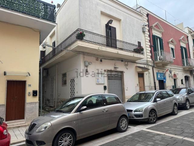 Locale in vendita di 117 m² in Via Vittorio Veneto, 160