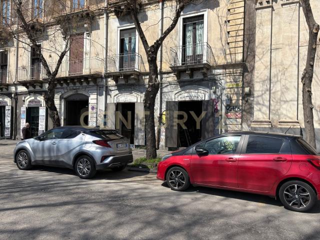 Locale in vendita di 118 m² in Via 6 Aprile, 61