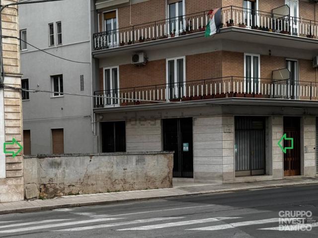 Locale in vendita di 118 m² in Via Cisternino