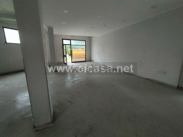 Locale in vendita di 118 m² in Via Gaspare Finali