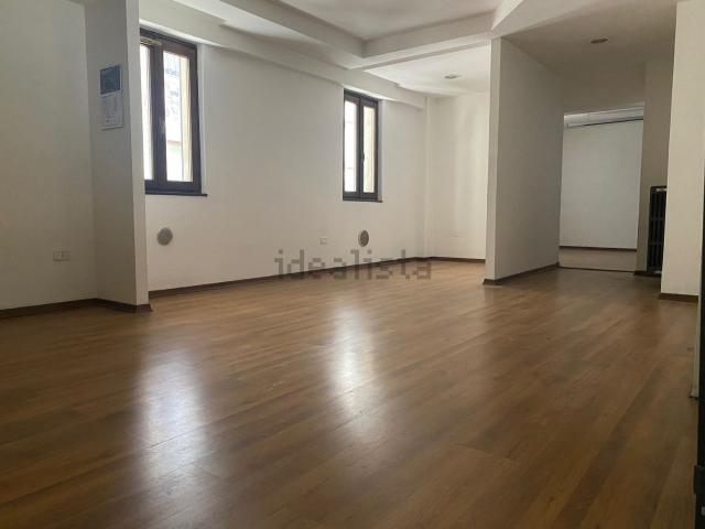 Locale in vendita di 118 m² in Via Domenico Carpinoni, 8