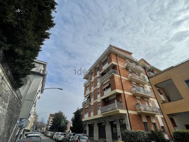 Locale in vendita di 118 m² in Via Fosse Ardeatine, 128
