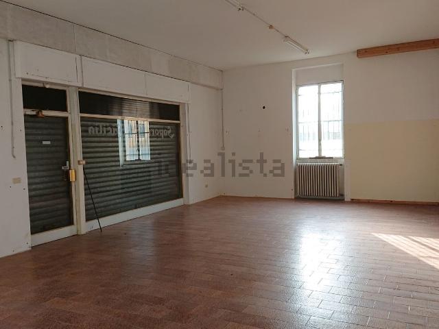 Locale in vendita di 118 m² in Via Nazario Sauro