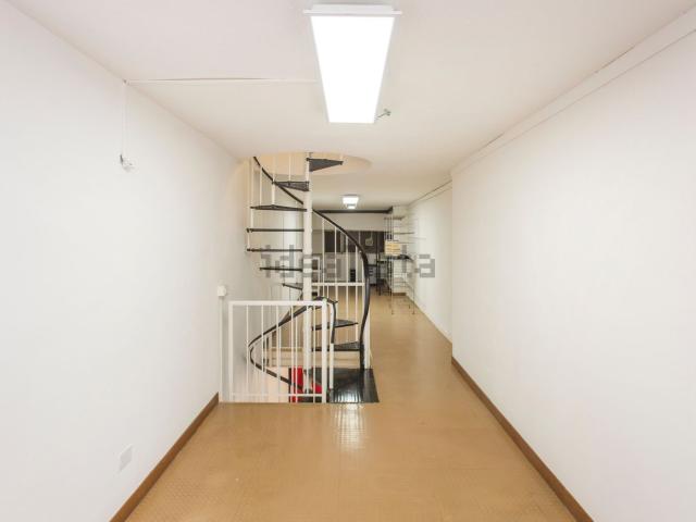 Locale in vendita di 119 m² in Via Francesco Melzi d&apos Eril, 3