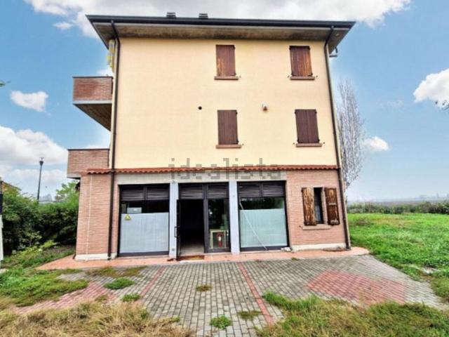 Locale in vendita di 176 m² in Via la Badia, 8