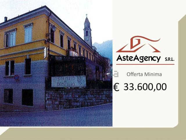 Locale in vendita di 11 m² in Piazza Martiri della Libertà, 3