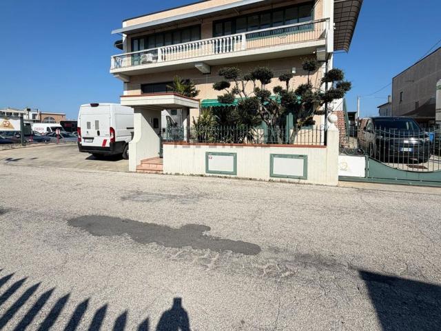 Locale in vendita di 11 m² in Via Dei Castani