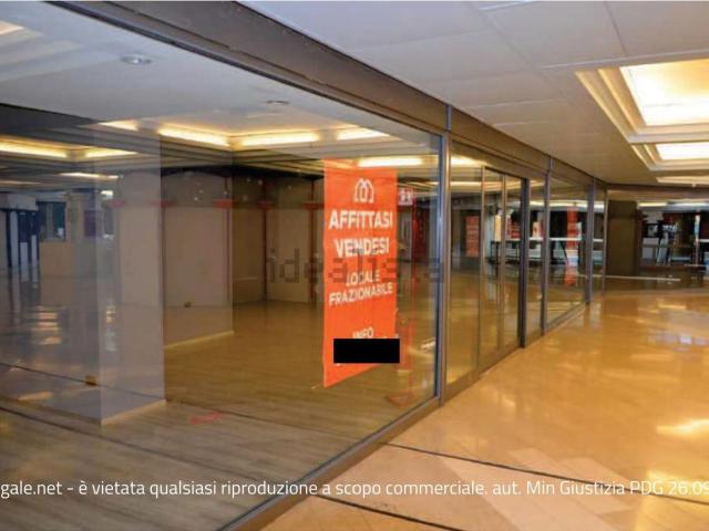 Locale in vendita di 1205 m² in Via Venezia, 59