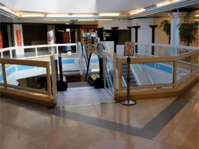 Locale in vendita di 1205 m² in Via Venezia, 59