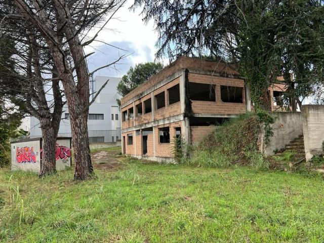 Locale in vendita di 12000 m² in Via di Villa Troili