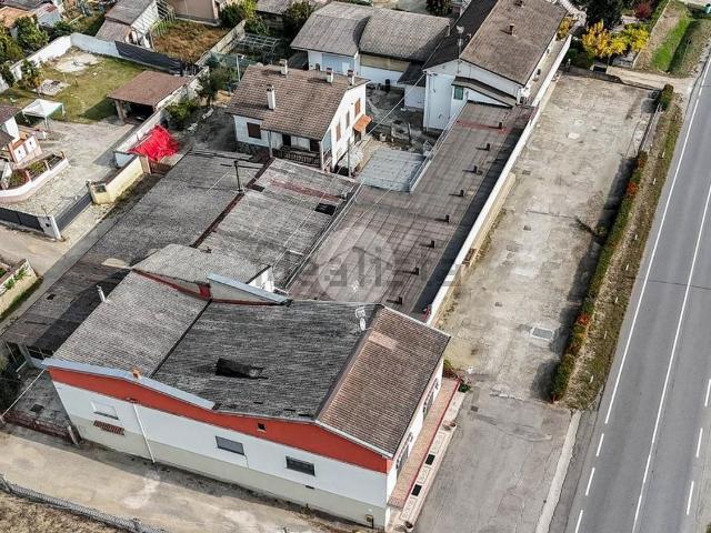 Locale in vendita di 1200 m² in Via Mariotto, 1