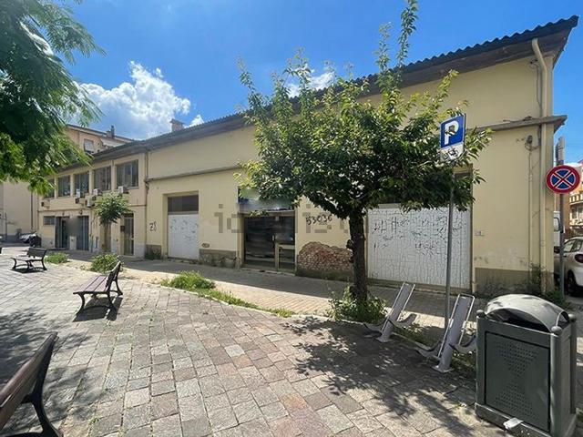 Locale in vendita di 1200 m² in Via Modena, 1