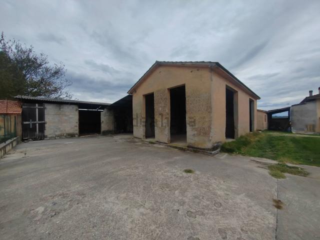Locale in vendita di 1200 m² in Via Colonne