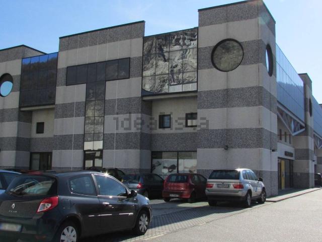 Locale in vendita di 1200 m² in Via 42 Martiri