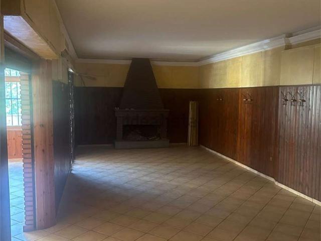 Locale in vendita di 120 m² in Via Valle del Grottone