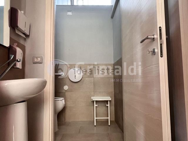Locale in vendita di 120 m² in Via Cosimo de Giorgi, 19