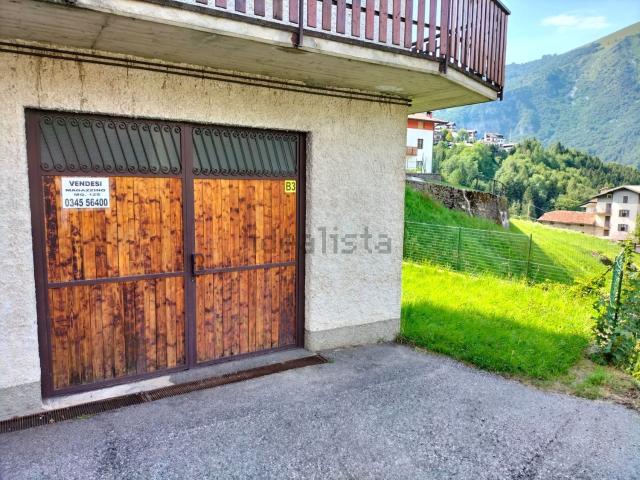 Locale in vendita di 120 m² in Via Capriana