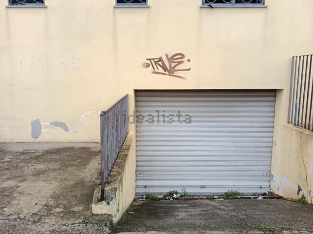 Locale in vendita di 120 m² in Via Cardinale Vincenzo Lauro