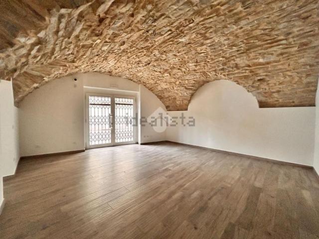 Locale in vendita di 120 m² in Via Cecilia Maccarani