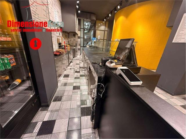 Locale in vendita di 120 m² in Via Cimitile, 24