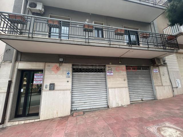 Locale in vendita di 120 m² in Via A. de Gasperi, 21