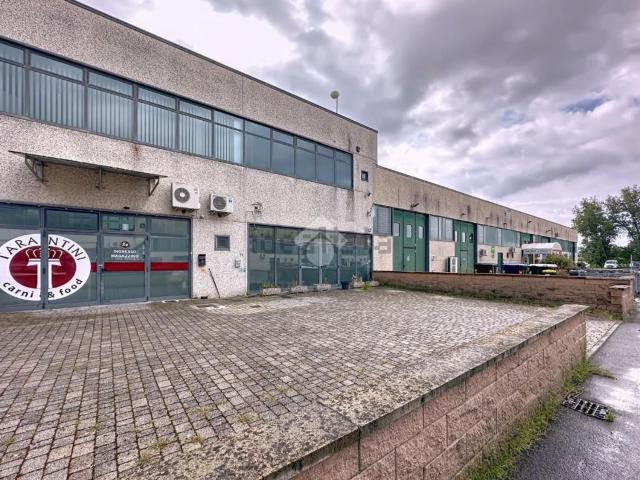 Locale in vendita di 120 m² in Via Amedeo Modigliani, 21