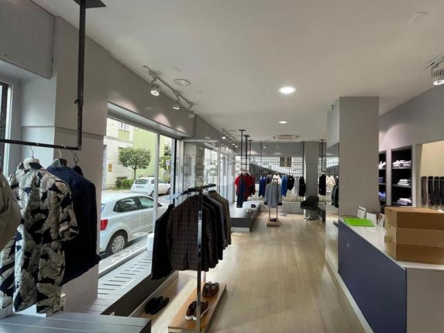 Locale in vendita di 120 m² in Via Antonio Ghislanzoni