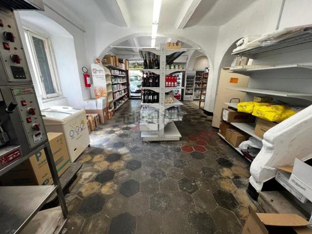 Locale in vendita di 120 m² in Via Acquasanta, 166
