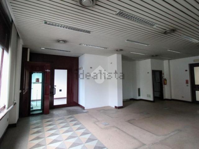 Locale in vendita di 120 m² in Via Alessandro Volta