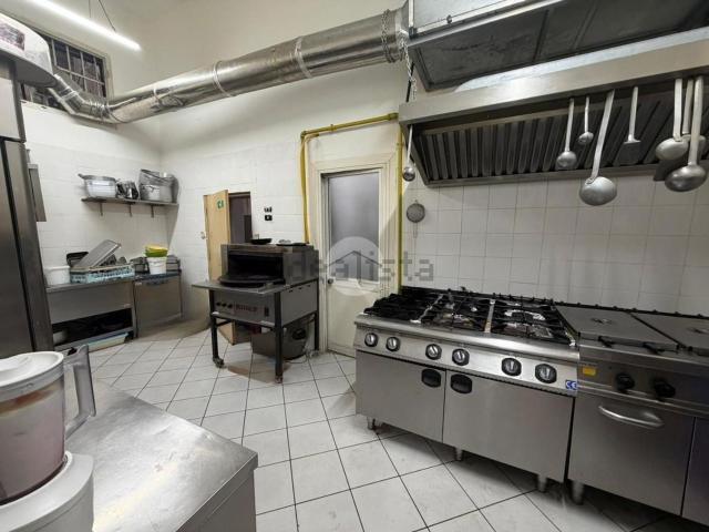 Locale in vendita di 120 m² in Via Bologna, 36