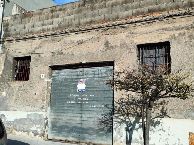 Locale in vendita di 120 m² in Via Basilicata