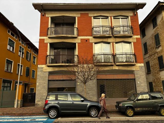 Locale in vendita di 120 m² in Via Brigate Garibaldi, 19