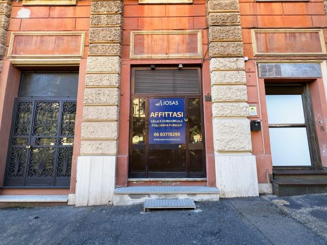 Locale in vendita di 120 m² in Via Goffredo Mameli, 27