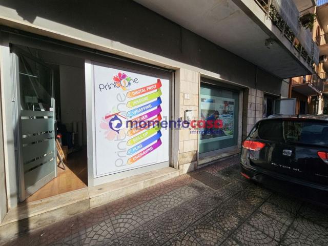 Locale in vendita di 120 m² in Via Gebbione