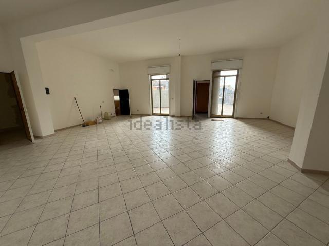 Locale in vendita di 120 m² in Via Giuseppe Garibaldi, 140